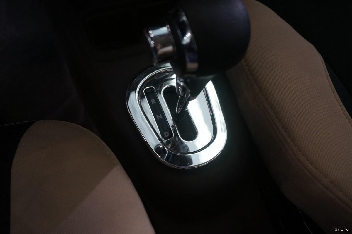 2016款 云100S 豪华型_中控内饰