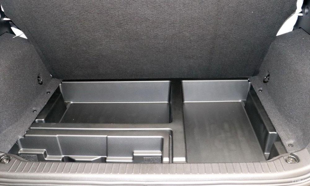 2016款 1.5L 全时四驱豪华型_车厢座椅