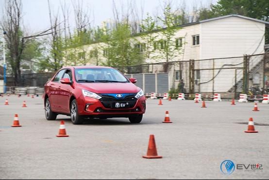 稿件5-5分钟了解49项配置升级的2017款秦EV3002016.jpg