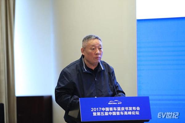 中国公路学会客车分会高级技术顾问 裴志浩.jpg