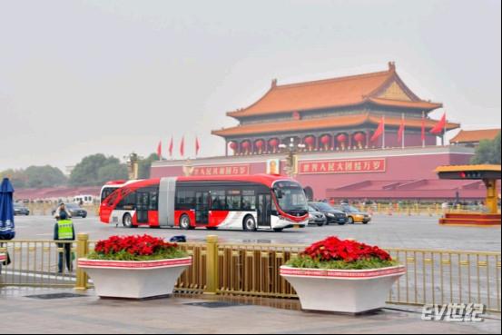 以实干献礼十九大 银隆新能源18米<a href=
