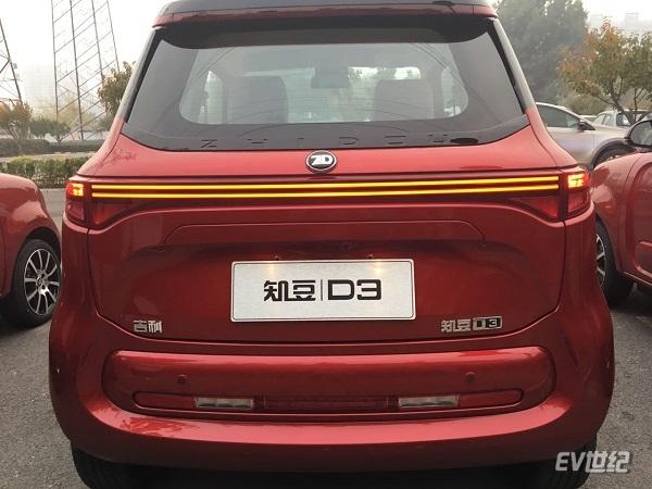 点亮的尾灯.jpg