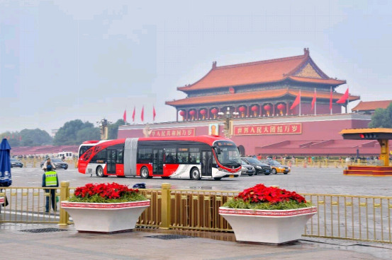 中国客车工业60周年庆，银隆新能源斩获大奖(1)576.jpg