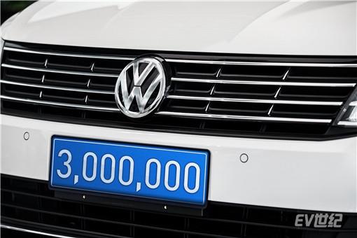 大众汽车品牌在华交付今年第300万辆汽车 (1)_副本.jpg