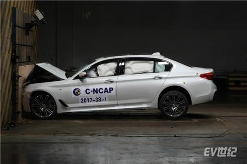 01. 全新BMW 5系Li C-NCAP完全正面碰撞试验_副本.jpg