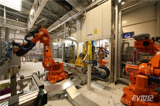 08. 创新生产技术：模组生产线上的机器人_副本.jpg