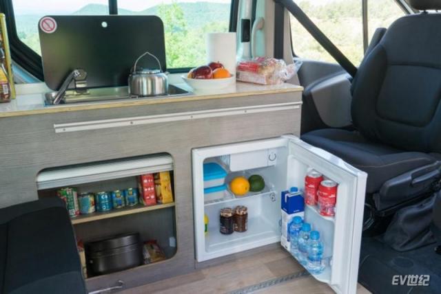 426226989-camper-2.jpg
