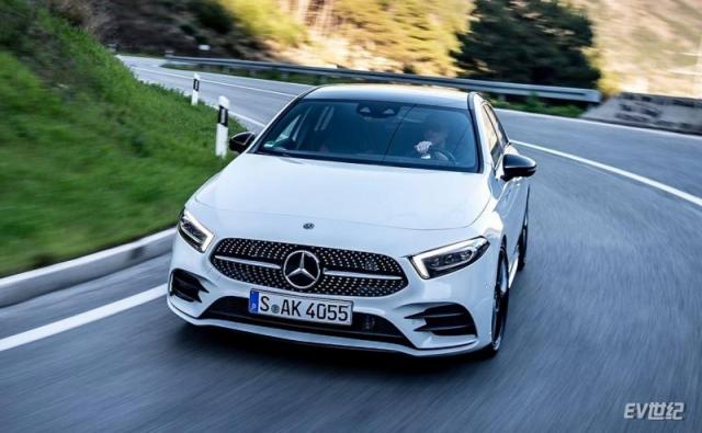Mercedes-Benz-A-Class-2019-1280-27.jpg