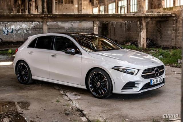 Mercedes-Benz-A-Class-2019-1280-03.jpg