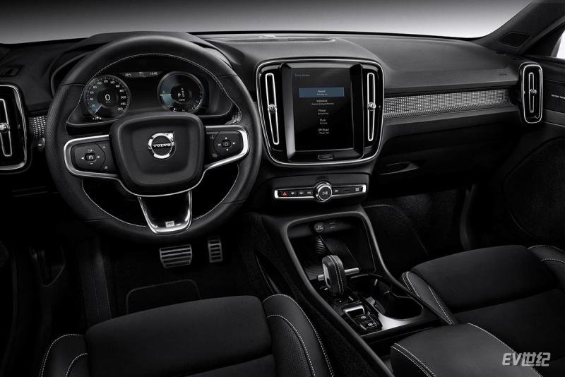 227703_New_Volvo_XC40_T5_plug-in_hybrid.jpg