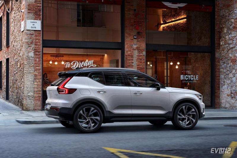 213094_New_Volvo_XC40_exterior.jpg