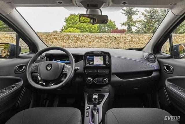 21211441_2018_-_Renault_ZOE.jpg