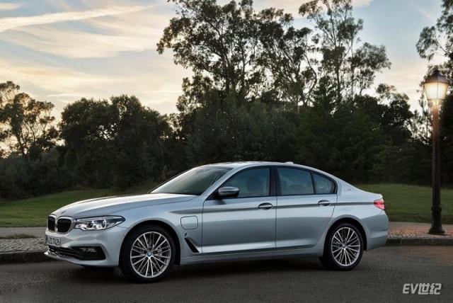 BMW-530e_iPerformance-2018-1600-04.jpg