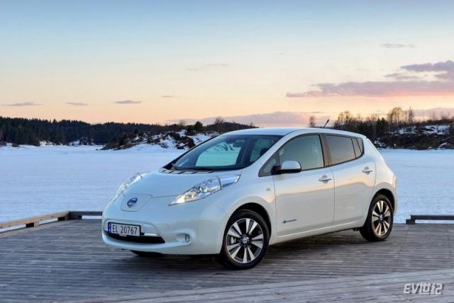 Nissan-Leaf-2014-1600-10.jpg