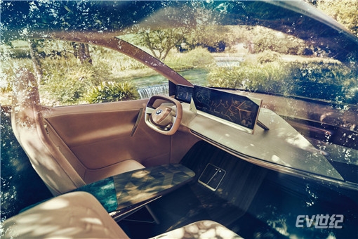 04.BMW Vision iNEXT驾驶舱_副本.jpg