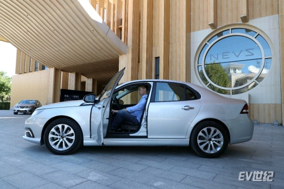 萨博“忠粉”齐聚国能汽车 见证经典重塑0917905.jpg