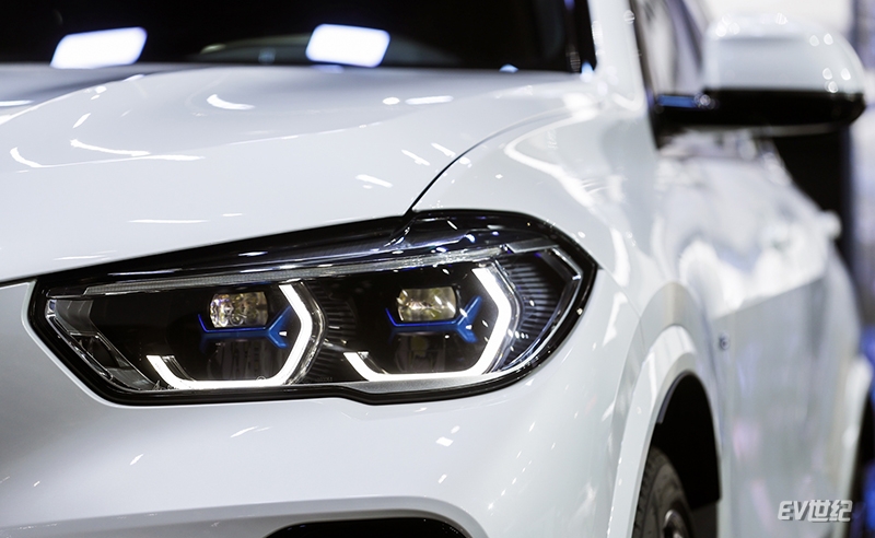 02.全新BMW X5 X型智能激光大灯.jpg