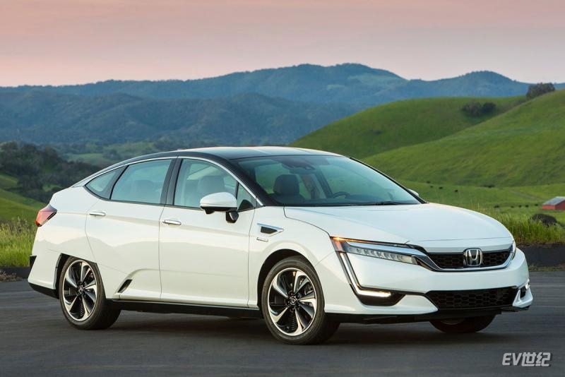 Honda-Clarity_Fuel_Cell-2017-1600-03.jpg