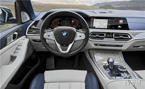 05.创新BMW X7 驾驶舱.jpg