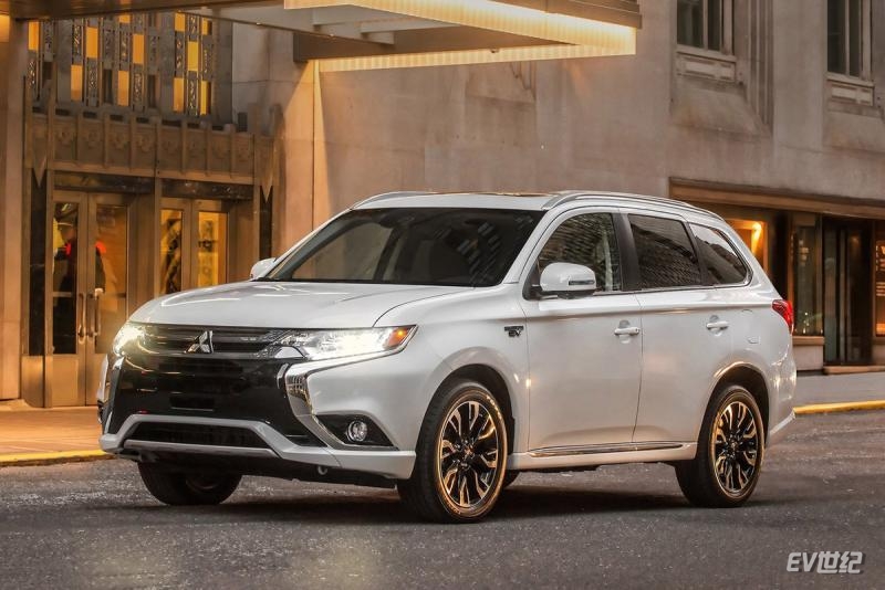 Mitsubishi-Outlander_PHEV-2017-1600-04.jpg