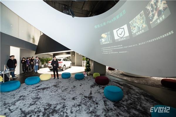威马汽车动力电池回收利用工程师张健分享动力电池回收知识_副本.jpg