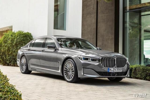 P90333086_highRes_the-new-bmw-7-series.jpg