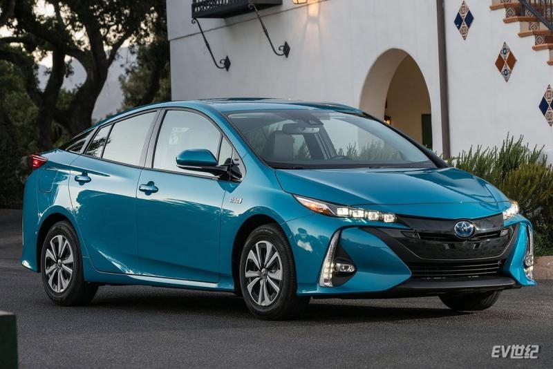 Toyota-Prius_Prime-2017-1600-04.jpg