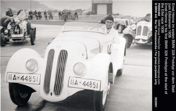 02.1936年Ernst Henne驾驶第一款BMW 328参加赛事.jpg