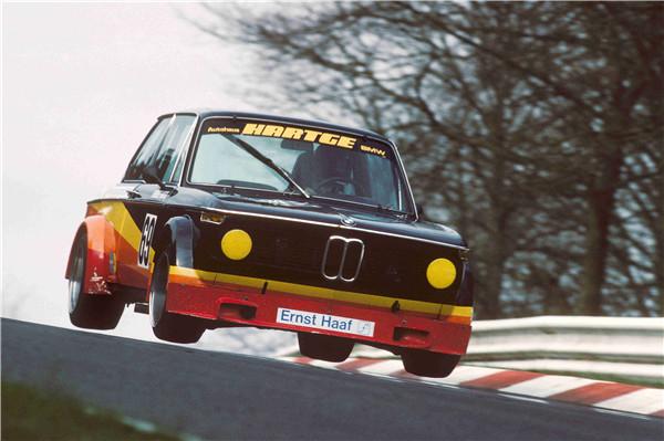 04.BMW 2002.jpg