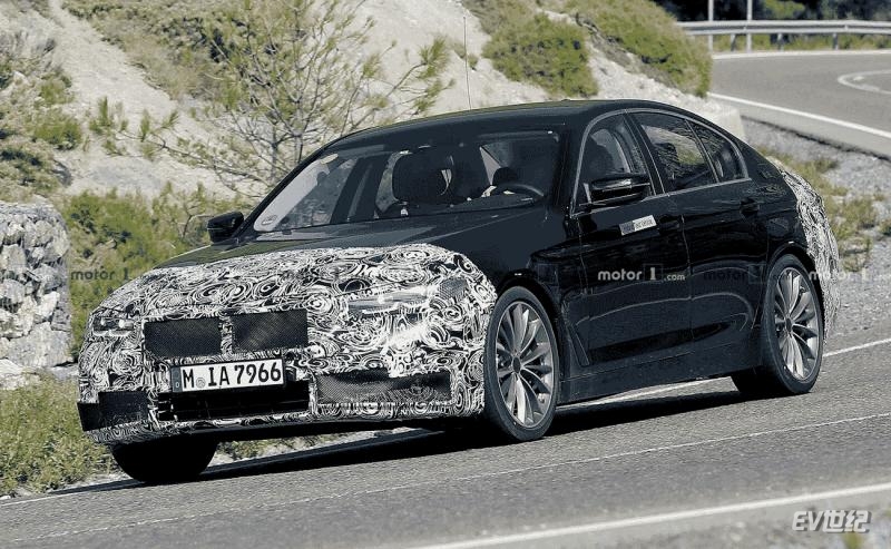 bmw-5-series-facelift-spy-photo.gif