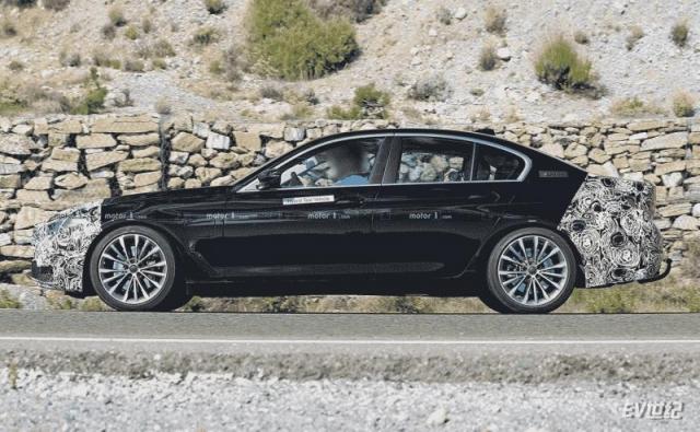 bmw-5-series-facelift-spy-photo-(1).gif