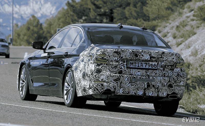 bmw-5-series-facelift-spy-photo-(3).gif