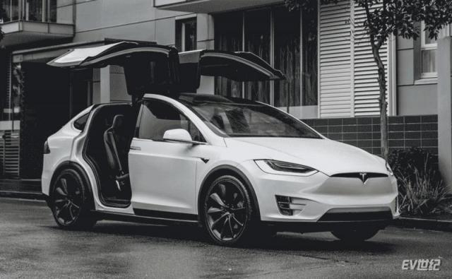 Tesla-Model_X-2017-1024-04.gif
