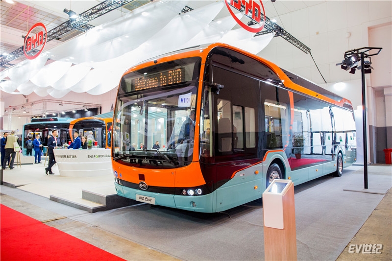 采用全新内外饰设计及配色的比亚迪纯电动巴士亮相比利时世界客车博览会.jpg