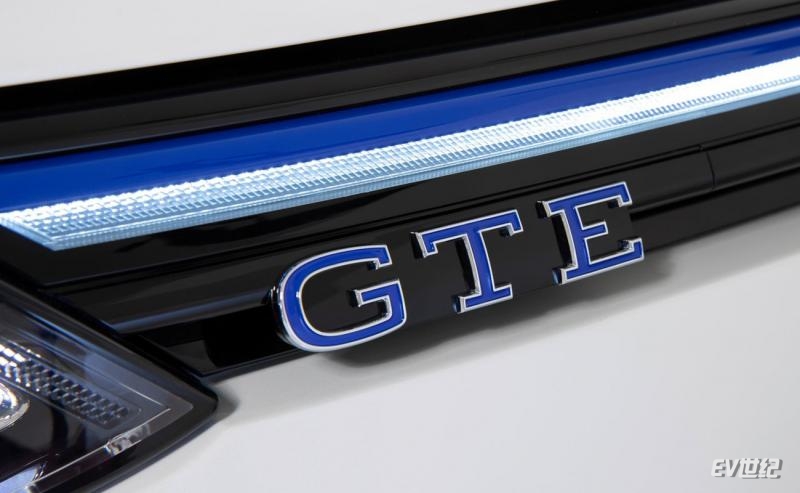 Volkswagen-Golf_GTE-2021-1280-0c.jpg