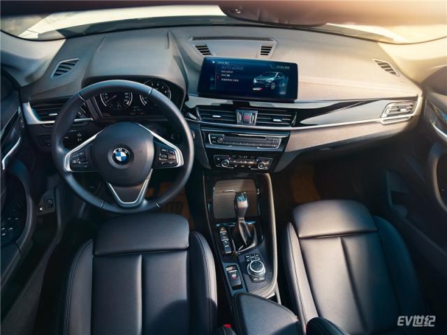 06. 新BMW X1插电式混合动力内饰_副本.jpg
