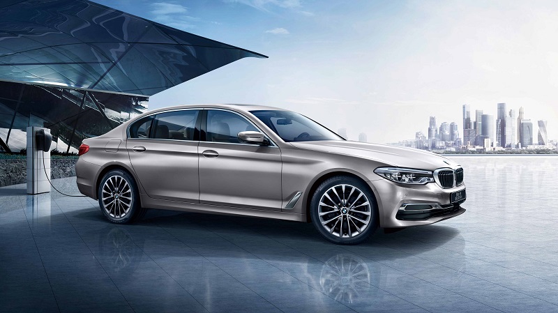 03.BMW 5系插电式混合动力 里程升级版.jpg
