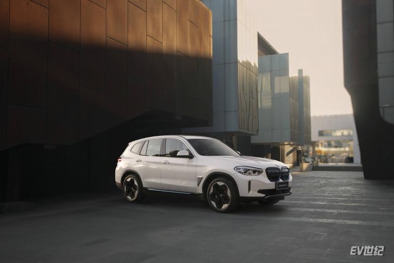 01.创新纯电动BMW iX3.jpg