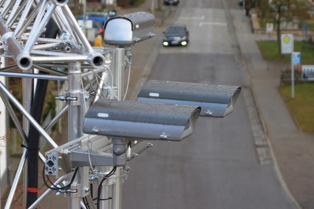 03_新技术正在德国乌尔姆市实际驾驶场景中测试 New technology being tested in real driving conditions in Ulm.jpg