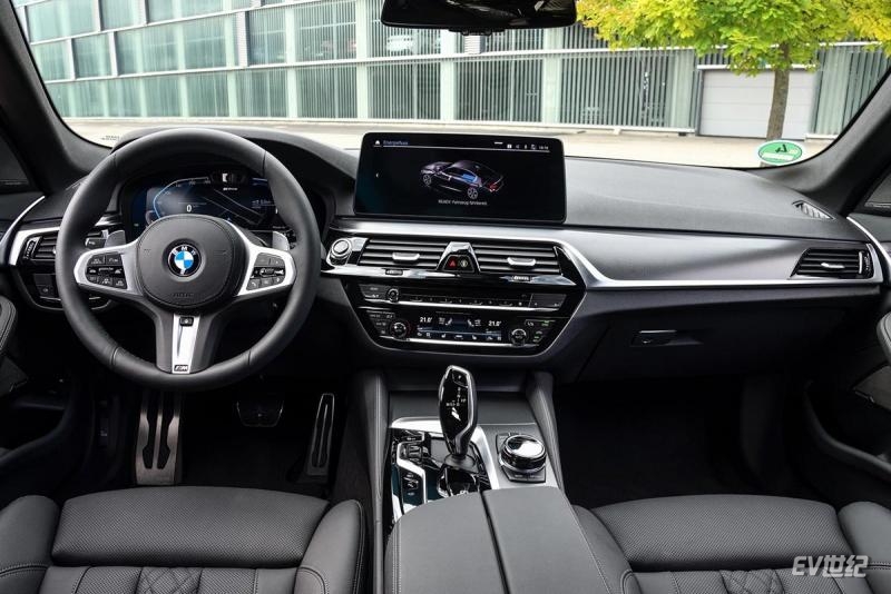 BMW-545e_xDrive_Sedan-2021-1600-3c.jpg