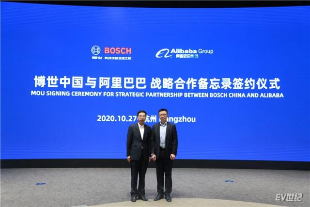 01_博世中国总裁陈玉东（左）与阿里巴巴集团副总裁靖捷（右）出席战略合作备忘录签约仪式_副本.jpg