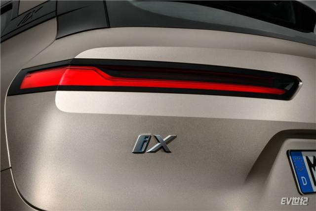 06.创新纯电动BMW iX纤细尾灯_副本.jpg