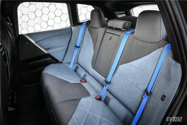 08.创新纯电动BMW iX后排座椅_副本.jpg