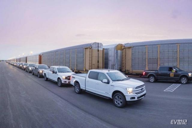 ford-f-150-ev-prototype-towing.jpg