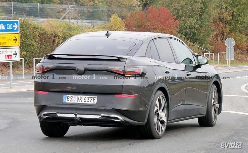 vw-id.5-first-spy-photo-rear-three-quarters-(1).jpg