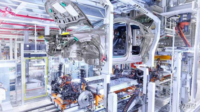 audi-q4-e-tron-production-in-zwickau-germany (1).jpg
