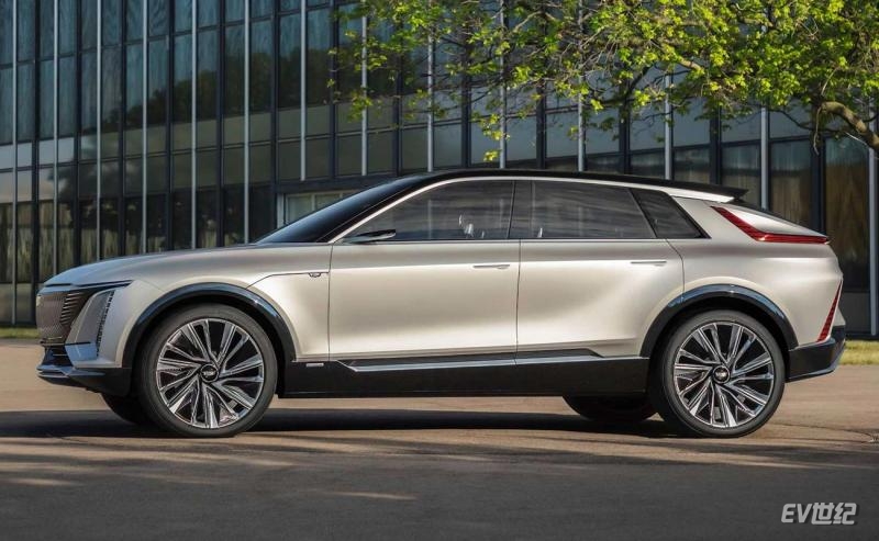 2023-cadillac-lyriq-front-(2).jpg