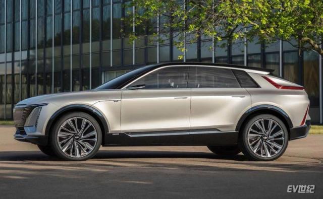 2023-cadillac-lyriq-front-(2).jpg
