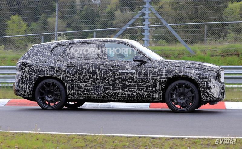 2023-bmw-x8-spy-shots--photo-credit-s-baldauf-sb-medien_100792346_h.jpg