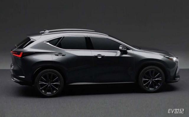 2022-lexus-nx-screenshot-from-leaked-official-video-(2).jpg